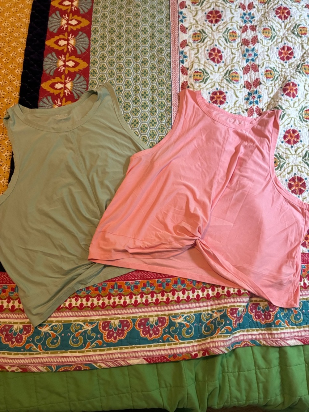 Old Navy Active Tank Tops